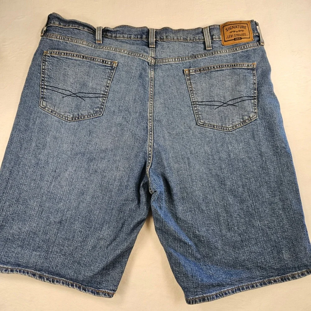 Signature by Levi Strauss Gold Label Mens Distressed Jean Shorts Blue W42